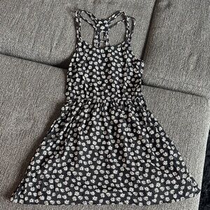 Forever 21 Black Daisy Print Summer Dress